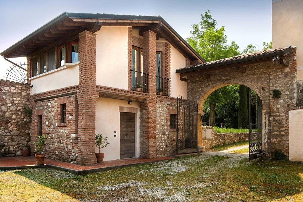 Antico Cascinale Lombardo Bed & Breakfast Lonato Oda fotoğraf