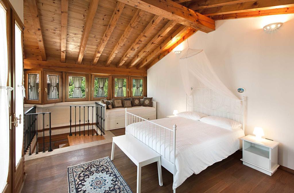 Antico Cascinale Lombardo Bed & Breakfast Lonato Oda fotoğraf